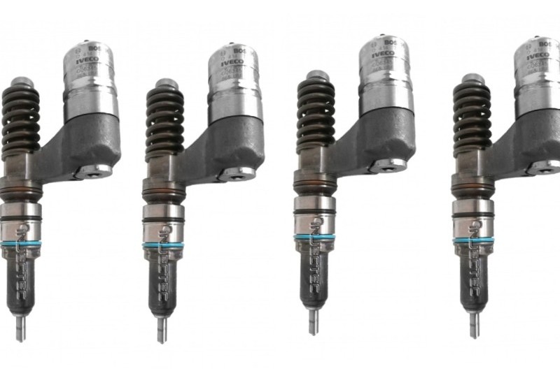 Bosch jeu de 4 injecteurs 0986441020