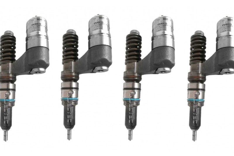 Bosch jeu de 4 injecteurs 0414700006